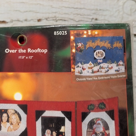 2003 Bucilla #85025 Festive Felt Photo Album Kit Over The Rooftop 17.5 x 12 in - Picture 3 of 4